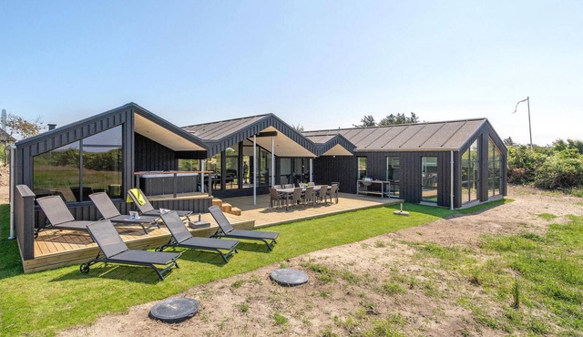 Nice home in Blokhus with WiFi