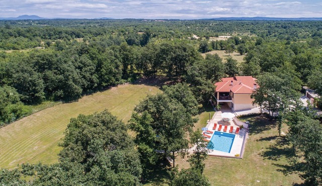Nice home in Bonasini