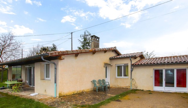 Nice home in Bourdeaux with kitchen