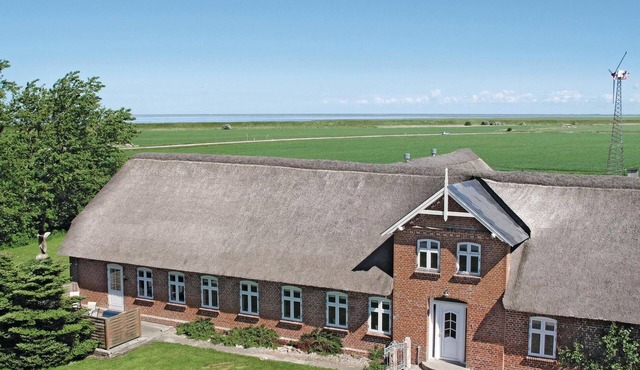 Nice home in Bredebro with WiFi