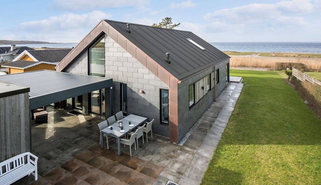 Nice home in Brenderup Fyn