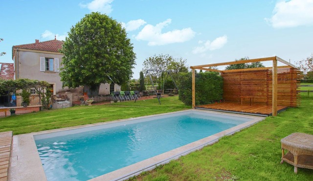 Nice home in Briennon