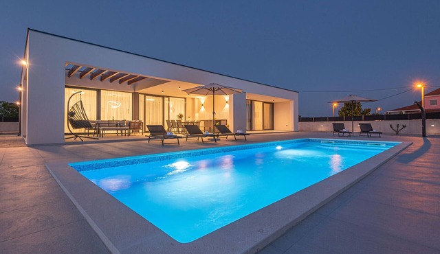 Nice home in Bristani with sauna