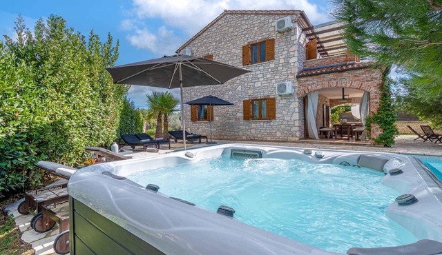 Nice home in Cabrunici