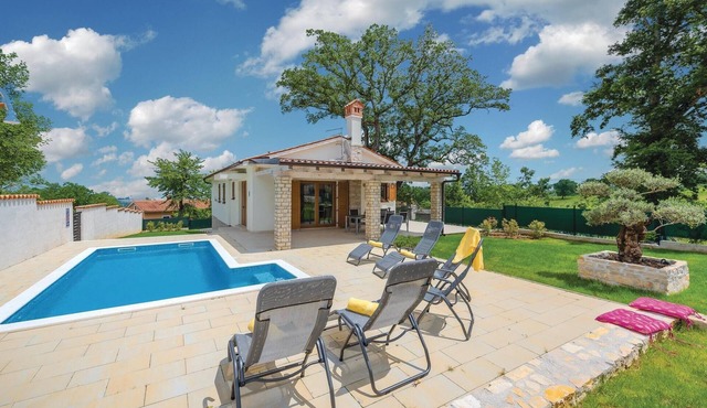 Nice home in Cambarelici