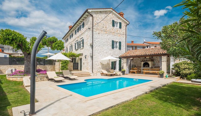 Nice home in Dracevac