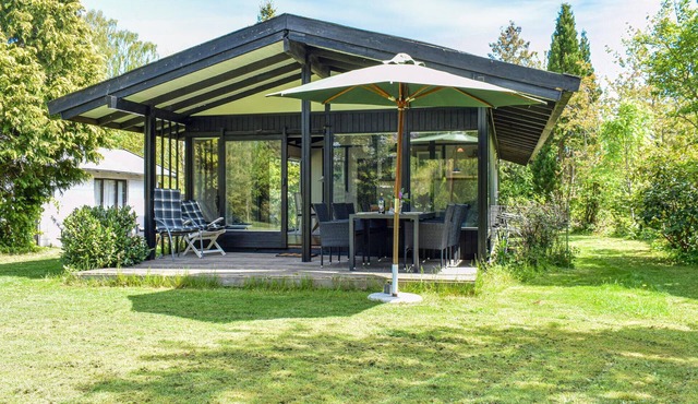 Nice home in Dronningmølle with WiFi