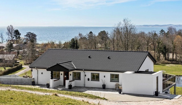 Nice home in Ebeltoft