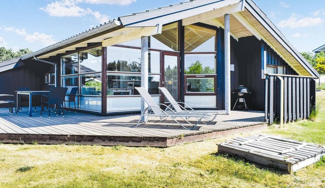 Nice home in Ebeltoft with sauna