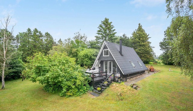 Nice home in Ebeltoft with kitchen