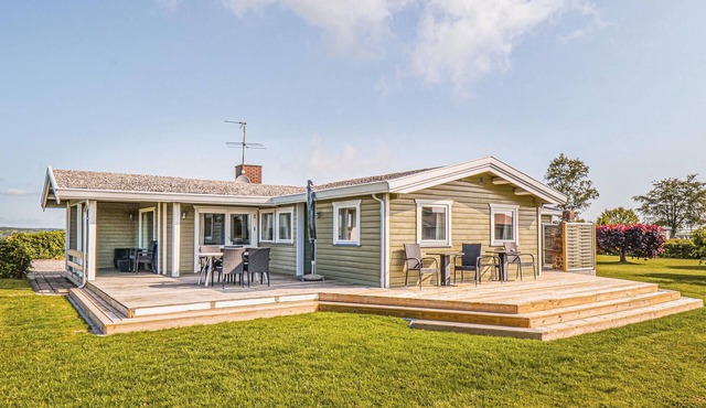 Nice home in Ebeltoft with kitchen
