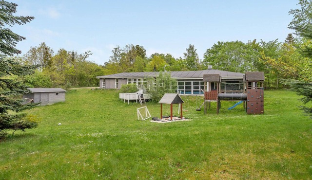 Nice home in Ebeltoft with kitchen