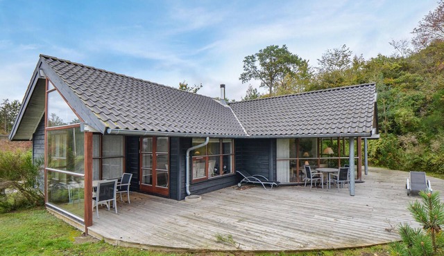 Nice home in Ebeltoft with kitchen