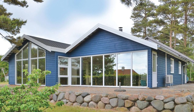 Nice home in Ebeltoft with WiFi