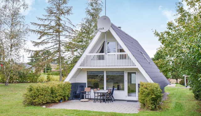 Nice home in Ebeltoft with WiFi