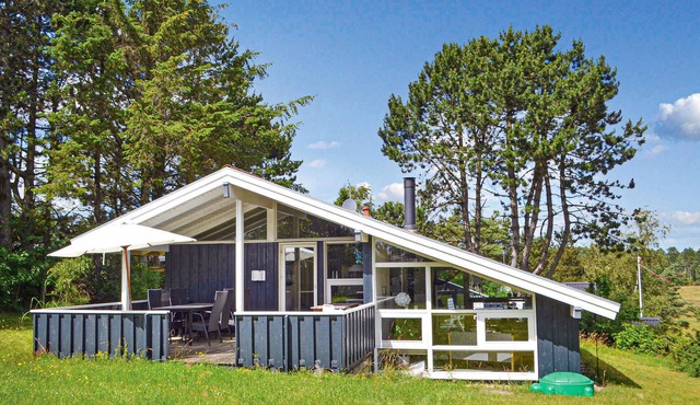 Nice home in Ebeltoft with WiFi