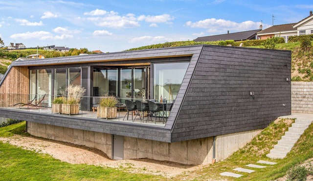 Nice home in Ebeltoft with kitchen