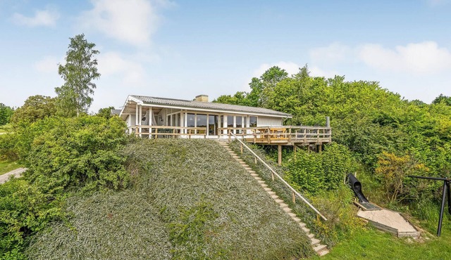 Nice home in Ebeltoft with WiFi