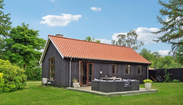 Nice home in Ebeltoft with WiFi