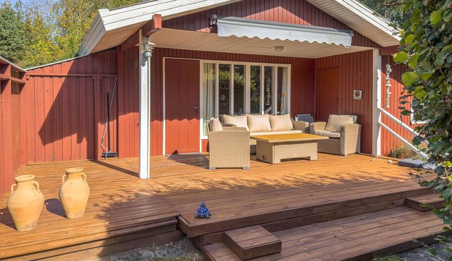 Nice home in Ebeltoft with WiFi