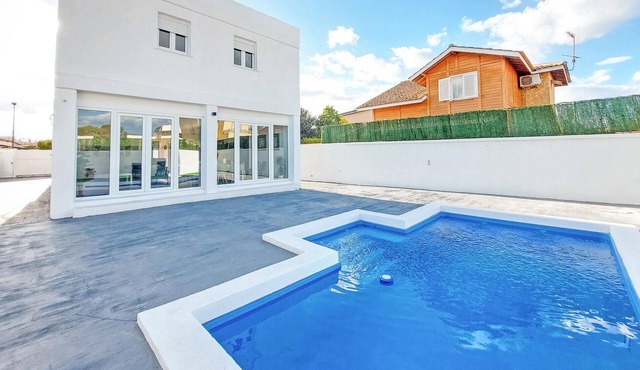 Nice home in Riba-Roja de Turia
