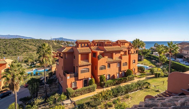 Nice home in Estepona with outdoor swimming pool