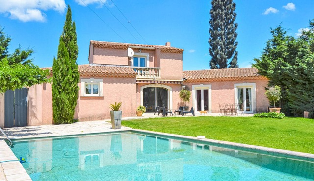 Nice home in Eyguieres with WiFi