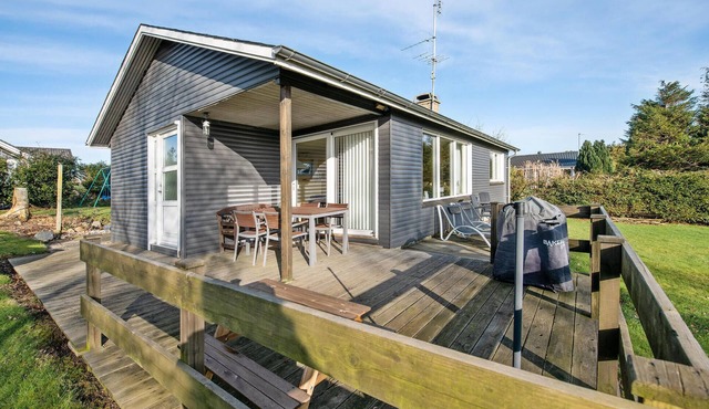 Nice home in Faaborg with house sea view