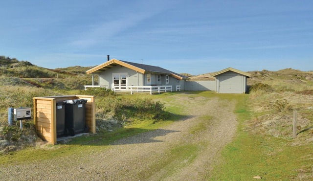 Nice home in Fanø with house sea view