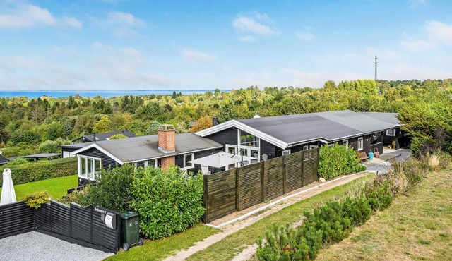 Nice home in Fårevejle with kitchen