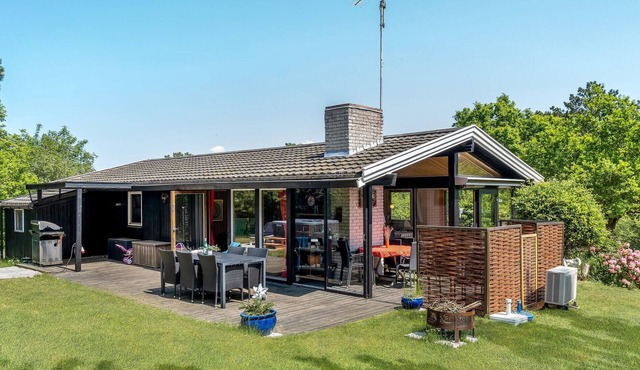 Nice home in Fårevejle with WiFi