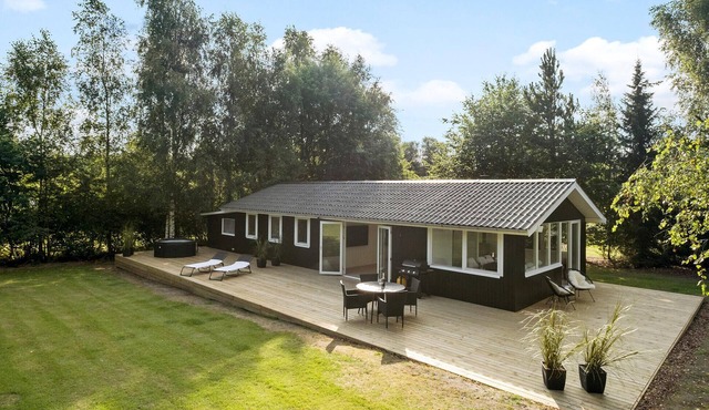 Nice home in Farsø with house a panoramic view