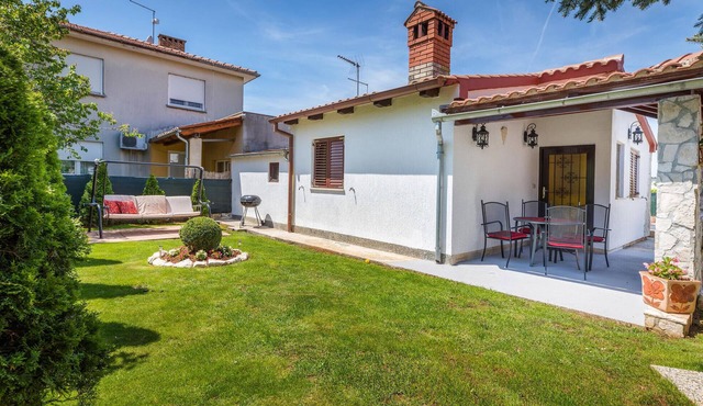 Nice home in Fazana with WiFi
