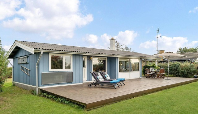 Nice home in Fejø with kitchen