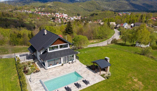 Nice home in Fuzine with sauna