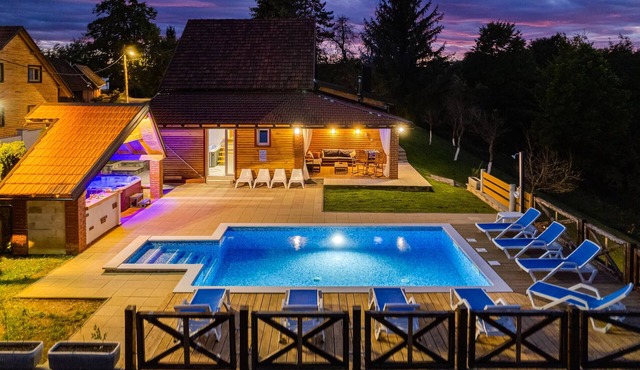 Nice home in Gornje Dubrave with sauna