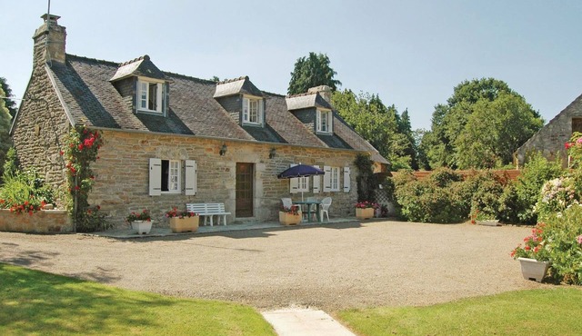 Nice home in Gouesnac'h with kitchen