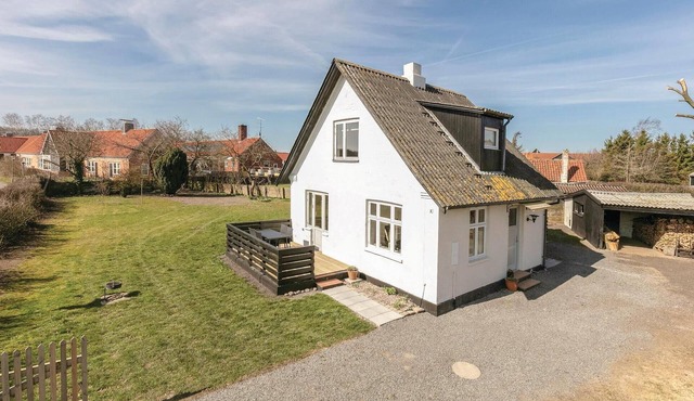 Nice home in Gudhjem with WiFi