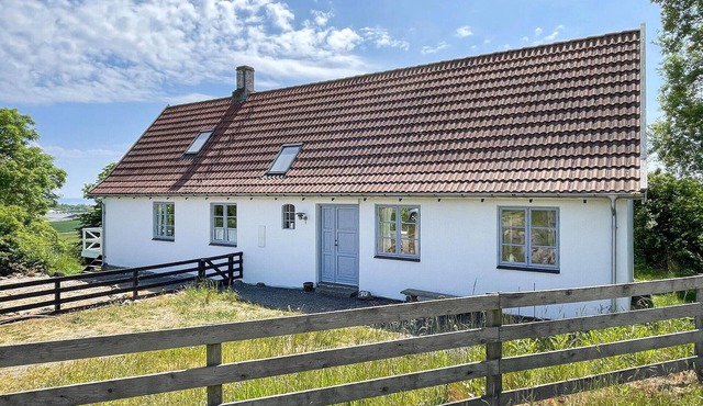 Nice home in Gudhjem with WiFi