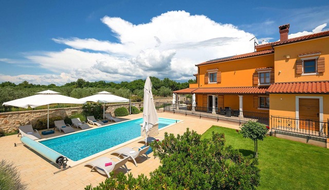 Nice home in Hr-52215 Vodnjan