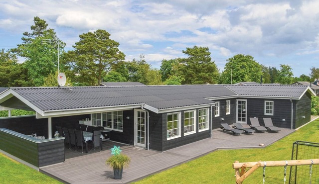 Nice home in Hadsund with WiFi