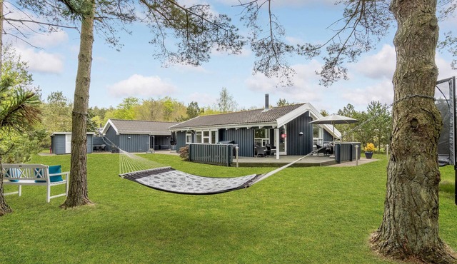 Nice home in Hals with kitchen