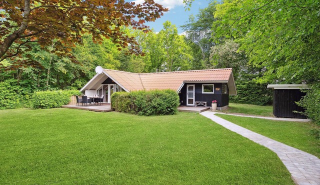 Nice home in Hemmet with WiFi