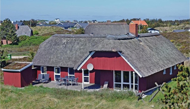 Nice Home In Henne With 4 Bedrooms, Sauna And Internet