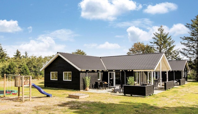 Nice home in Henne with sauna