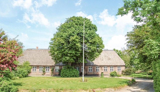 Nice home in Højer with sauna