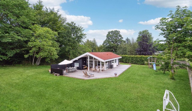 Nice home in Hornbæk with WiFi