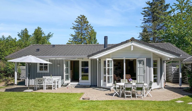 Nice home in Hornbæk with WiFi