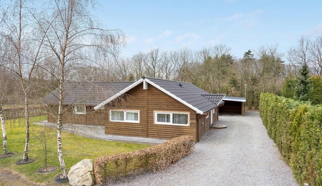 Nice home in Hovborg with kitchen