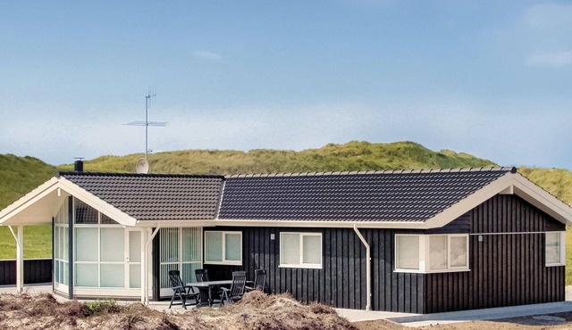 Nice home in Hvide Sande with sauna